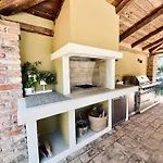 Koronsovac House With 4 Apartments Apartment