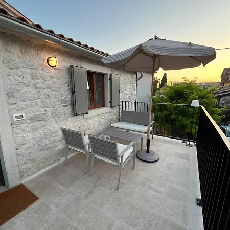 شقة Koronsovac House With 4 *