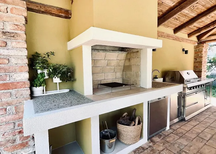 Koronsovac House With 4 Appartement