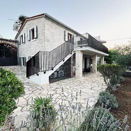 Koronsovac House With 4 Apartmán Poreč